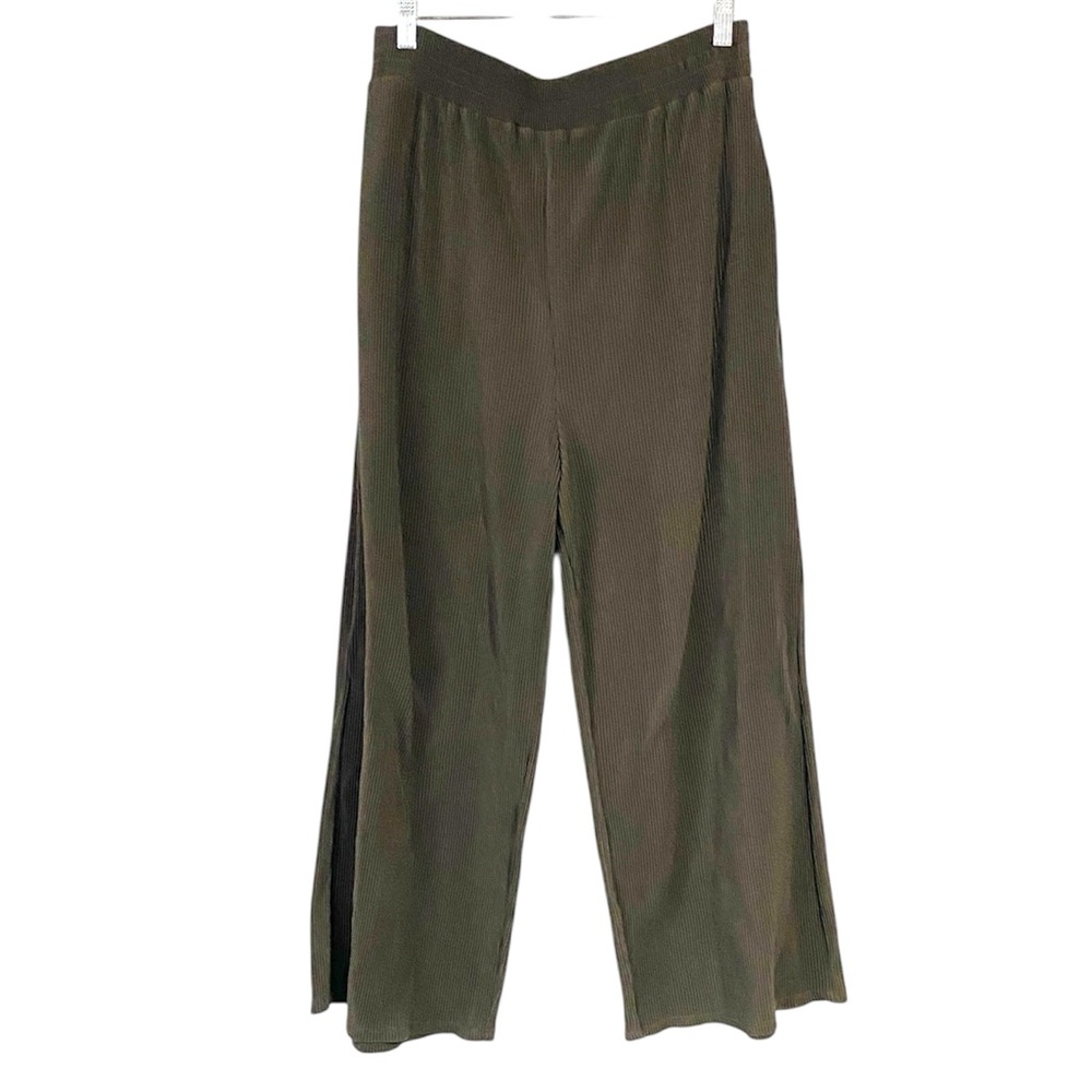 ASTR The Label Ribbed Pull-On Wide Leg Pants in an olive green color sz Large